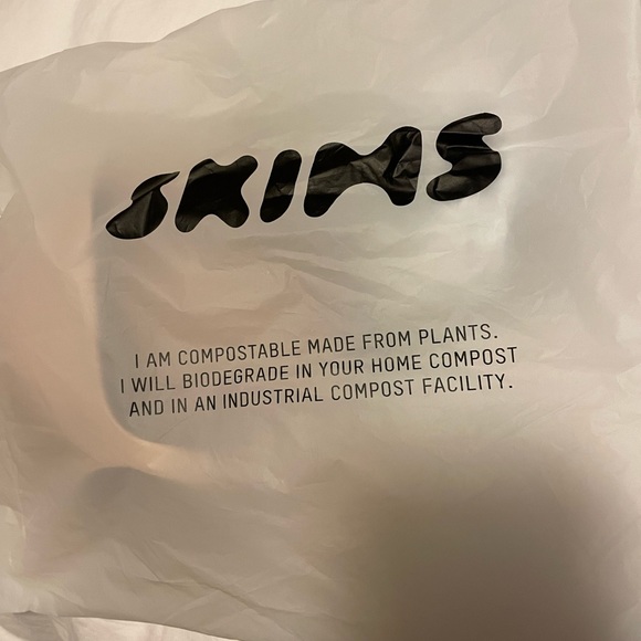 Skims Ultimate Teardrop Bra - Picture 5 of 5